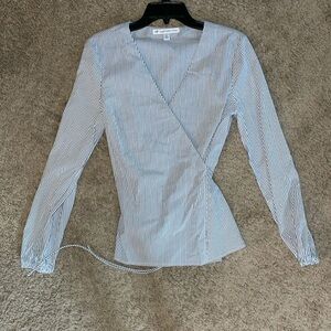 Southern Tide Women’s Blue and White Striped long sleeve